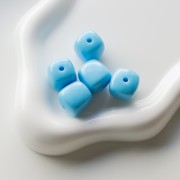 Perles cubes irréguliers 16x17 mm - second choix - Acrylique opaque Bleu clair x10