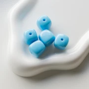 Perles cubes irréguliers 16x17 mm - second choix - Acrylique opaque Bleu clair x10