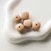 Perles cubes irréguliers 16x17 mm - second choix - Acrylique opaque - Taupe x10