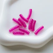 Perles tube incurvé 19x5 mm acrylique transparente - Fuchsia Pailleté Argenté x10