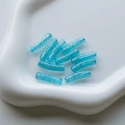 Perles tube incurvé 19x5 mm en acrylique transparente - Bleu Pailleté Argenté x10