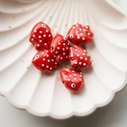 Perle poisson à pois 20x16 mm en céramique - Rouge - Blanc x1