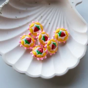 Perle ronde aplatie 20 mm en verre - motif fraise - Jaune - Rose - Rouge x1