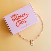 Mes bijoux DIY - Kit collier avec pendentif en résine époxy - Version Rose