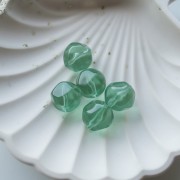 Perles rondes irrégulières facettées 14 mm en résine transparente - Vert mousse x1