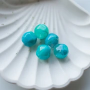 Perle ronde irrégulière facettée 14 mm résine translucide - Turquoise marbré