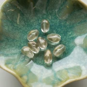 Perles nuggets irréguliers 13.5x9mm résine transparente - Crystal pailleté doré x8