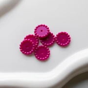 Perles rondelles 15 mm avec petites boules en résine opaque - Magenta foncé x6
