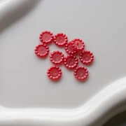 Perles rondelles 10 mm avec petites boules en résine opaque - Framboise nacré x10