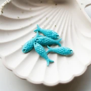 Pendentif poisson 27x9 mm en résine - Turquoise x1