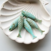 Pendentif poisson 48x11.5 mm en résine - Turquoise marbré x1