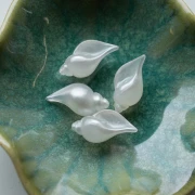 Perle coquillage 27x15 mm en résine opaque - Blanc nacré x1