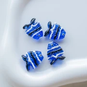 Perle poisson en verre 22x19 mm - Bleu foncé - Noir - Blanc x1