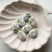 Perle ovale 19x14.5 mm en céramique - motif fleur - Blanc - Bleu - Vert x1