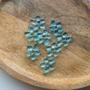 Perle fleur irrégulière 18x17 mm en verre translucide - Bleu ciel x1