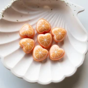 Perle coeur 17x18 mm en acrylique - motif orange - Orange x1