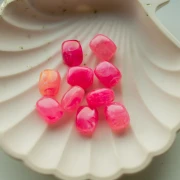 Perles rectangles arrondies 13x10.5 mm en acrylique - Fuchsia marbré x10