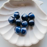 Perles irrégulières 15x14 mm en acrylique - Bleu foncé marbré x10