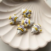 Perle poisson 18x21 mm en céramique - Blanc - Jaune x1