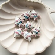 Perle poisson 18x21 mm en céramique - Blanc - Vieux rose x1