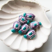Perle poisson 23x16 mm en céramique - motif rayé - Violet - Turquoise x1
