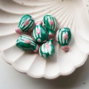 Perle poisson 23x16 mm en céramique - motif rayé - Vert - Rose x1