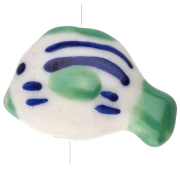 Perle poisson 23x16 mm en céramique - motif rayé - Vert - Bleu - Blanc x1