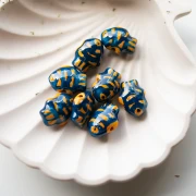Perle poisson 18x14 mm en céramique - Bleu foncé - Orange x1