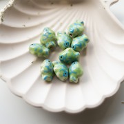 Perle poisson 16x13 mm en céramique - Vert clair - Bleu x1