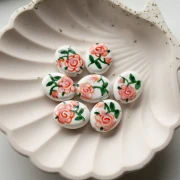 Perle ovale 19x16 mm en céramique - motif fleur - Blanc - Rose - Vert x1