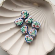 Perle coeur 12x14 mm en céramique - motif fleur - Blanc - Bleu - Rose x1