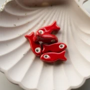 Pendentif poisson 25x10 mm en céramique - Rouge x1