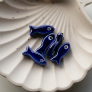 Pendentif poisson 25x10 mm en céramique - Bleu foncé x1