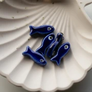Pendentif poisson 25x10 mm en céramique - Bleu foncé x1