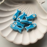 Pendentif poisson 25x10 mm en céramique - Bleu x1