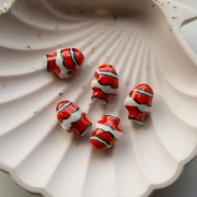Perle poisson clown 13x17.5 mm en céramique - Rouge - Blanc x1