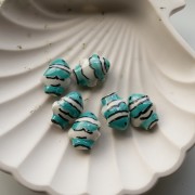 Perle poisson clown 13x17.5 mm en céramique - Turquoise - Blanc x1