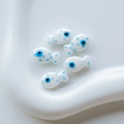 Perles poisson 11x19.5 mm en céramique - Blanc à pois Bleu ciel x1