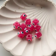 Perle cube en résine 8 mm - motif oeil en relief - Rose - Blanc - Bleu x1