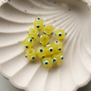 Perle cube en résine 8 mm - motif oeil en relief - Jaune - Blanc - Bleu x1