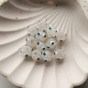 Perle cube en résine 8 mm - motif oeil en relief - Transparent - Blanc - Bleu x1