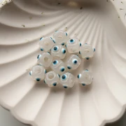 Perle cube en résine 8 mm - motif oeil en relief - Transparent - Blanc - Bleu x1