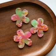 Pendentif fleur 32x30 mm en acétate - Marbré Rose - Orange - Vert x1