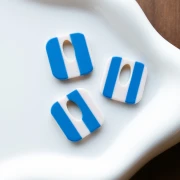 Pendentif carré évidé 21 mm en acétate - Rayés Blanc - Bleu foncé x1