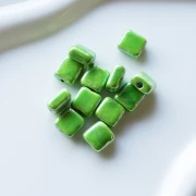 Perle carrée 10 mm en céramique - Light Green x1