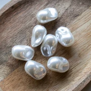 Perle irrégulière 26x18 mm imitation perle d'eau douce - Blanc nacré x1