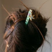 Pique à cheveux 170x9 mm avec trou - Ecaille de tortue - Vert - Marron - Beige x1