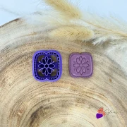 Emporte-pièce carrée 30x28 mm - motif fleur - en polymère biodégradable - Beige x1