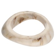 Bracelet jonc épais irrégulier 64 mm en résine opaque - Ivoire marbré x1