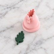 Mini emporte-pièce feuille de chêne 10x6 mm en polymère biodégradable - Beige x1